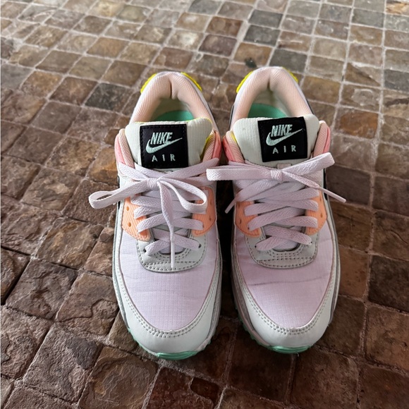 Nike Air Sneakers in Pink and Gray - Picture 3 of 11